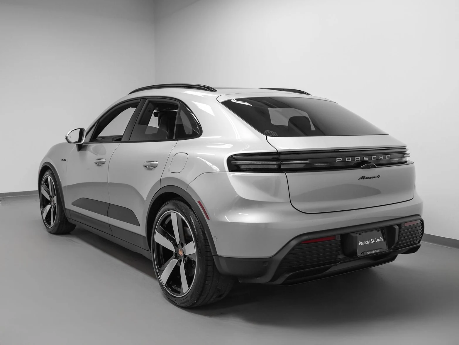 2026 Porsche Macan 4 Electric (XAB), 3/20