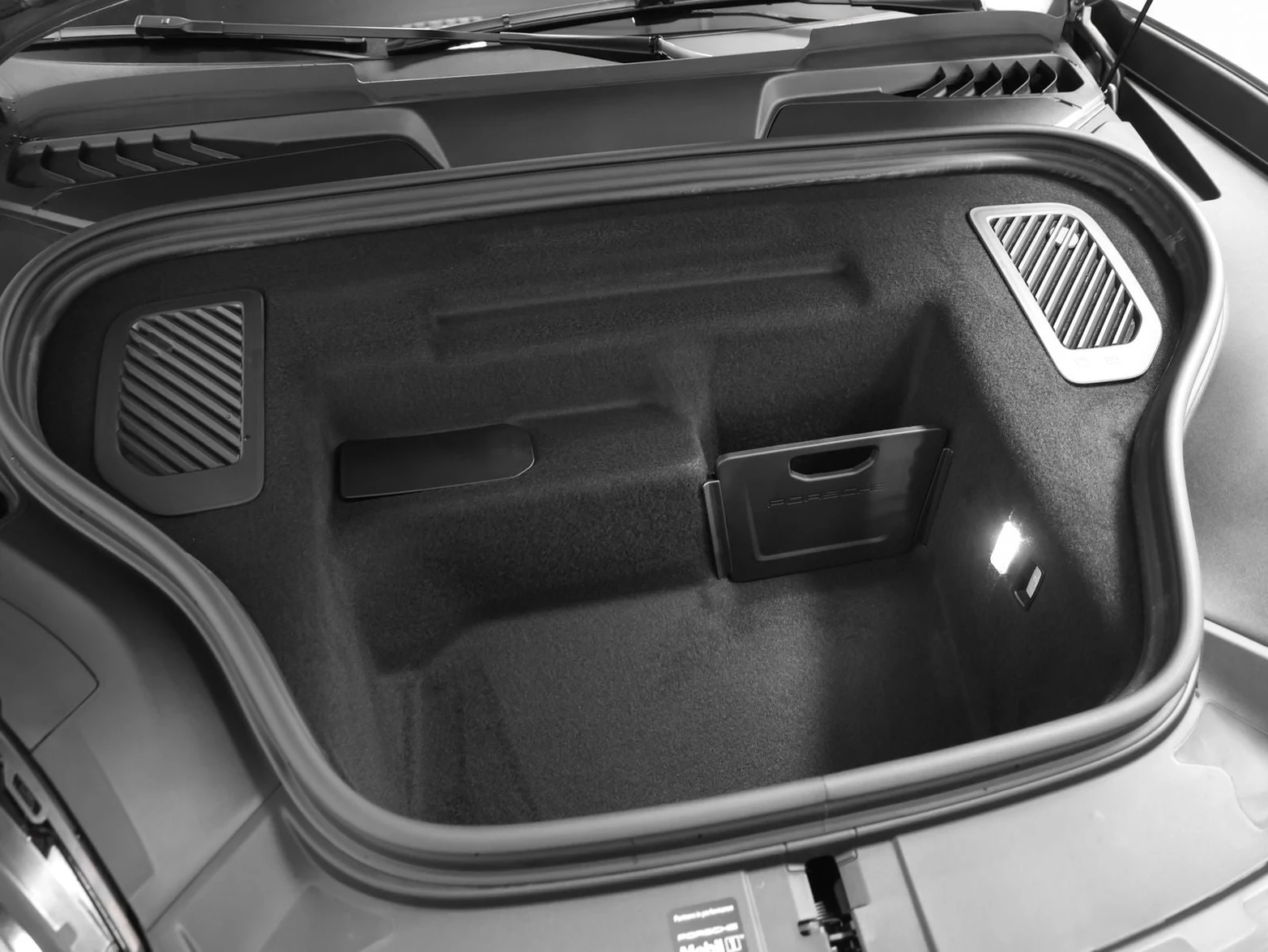 2026 Porsche Macan 4 Electric (XAB), 15/20