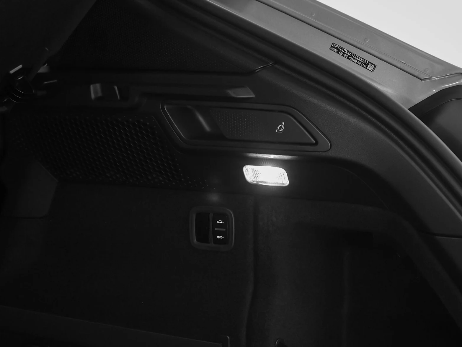 2026 Porsche Macan 4 Electric (XAB), 18/20