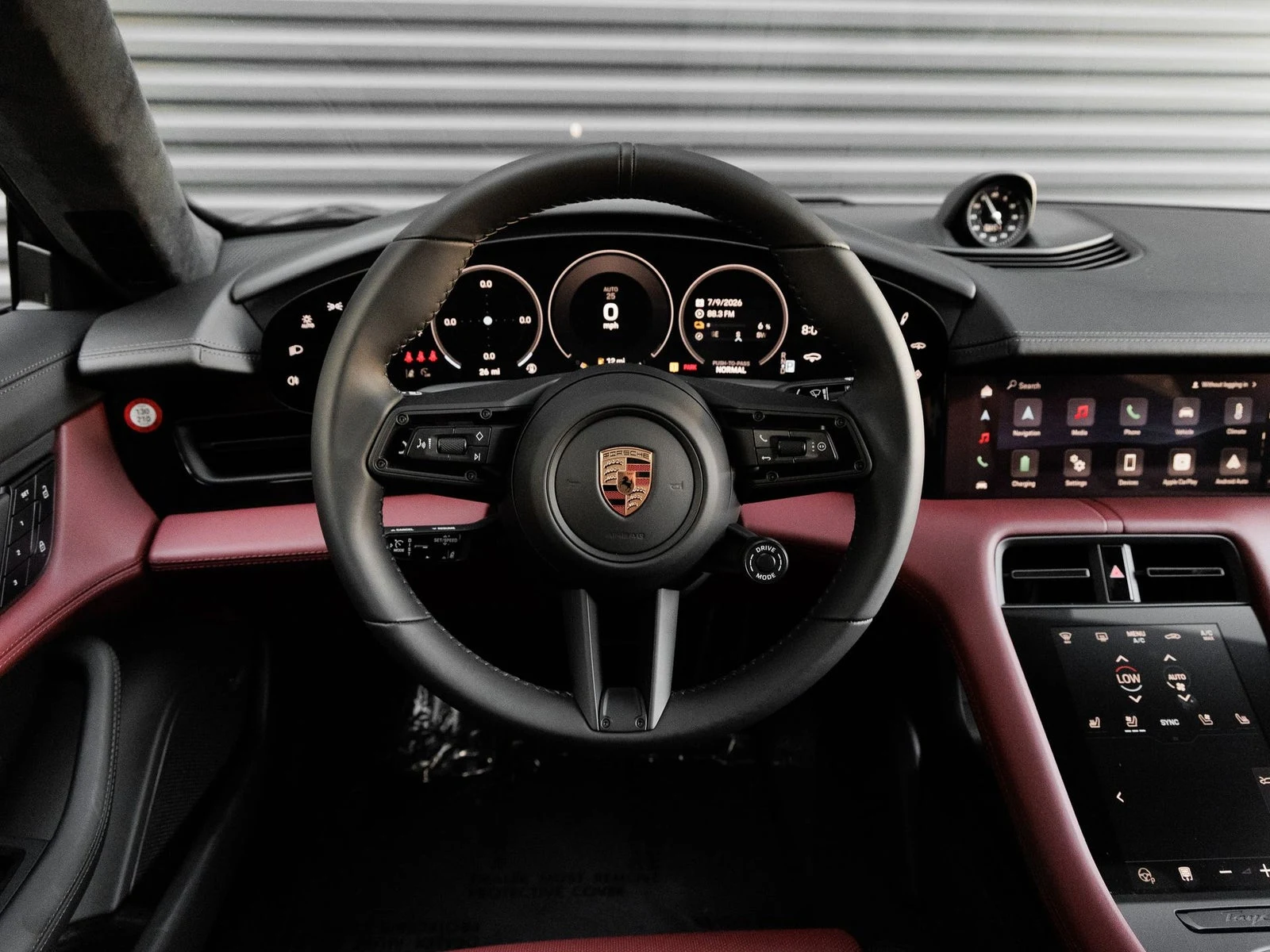 2026 Porsche Taycan GTS (2025 Update), 18/20