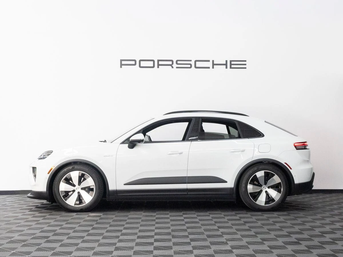 2026 Porsche Macan 4 Electric (XAB), 2/20