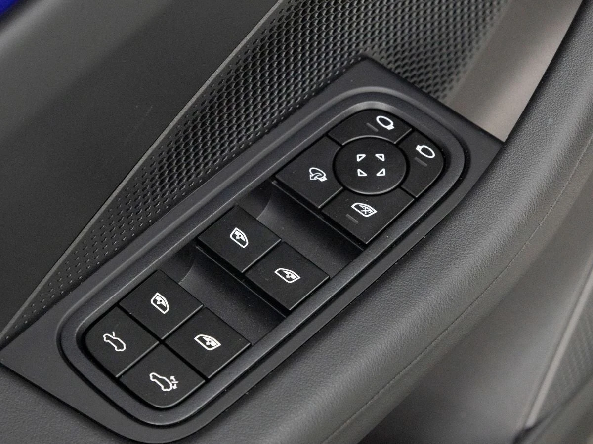 2026 Porsche Macan 4 Electric (XAB), 18/20