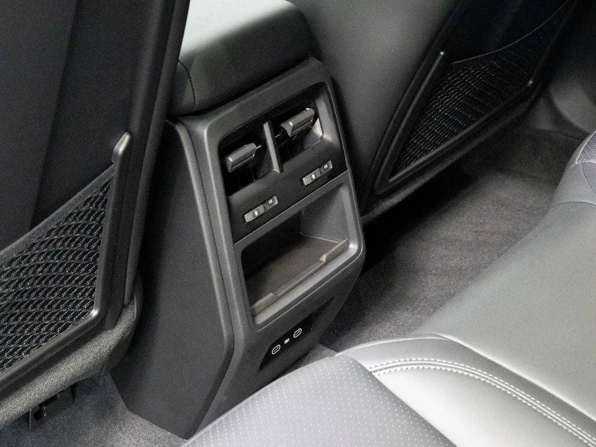 2026 Porsche Macan 4 Electric (XAB), 20/20