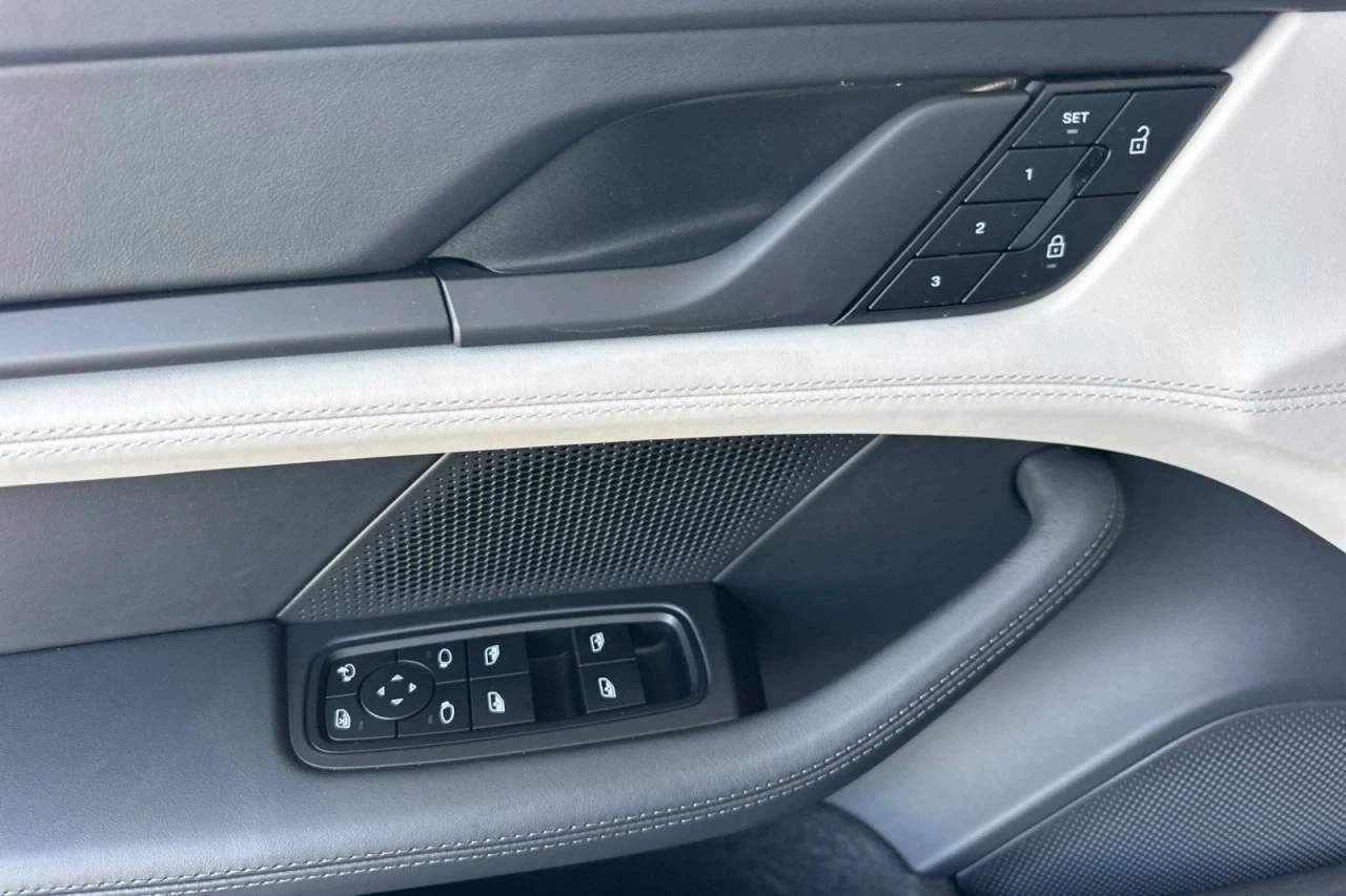 2026 Porsche Taycan 4 Black Edition (2025 Update), 12/20
