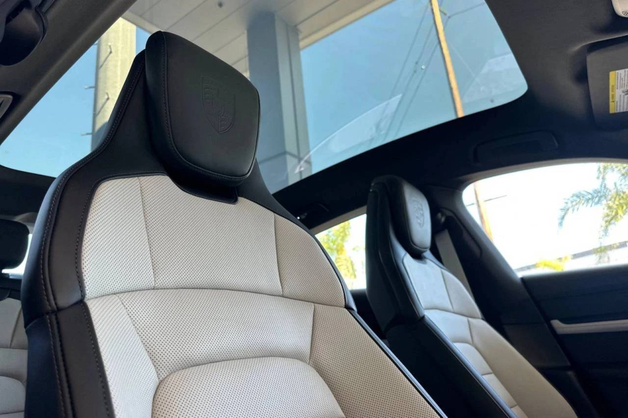 2026 Porsche Taycan 4 Black Edition (2025 Update), 16/20