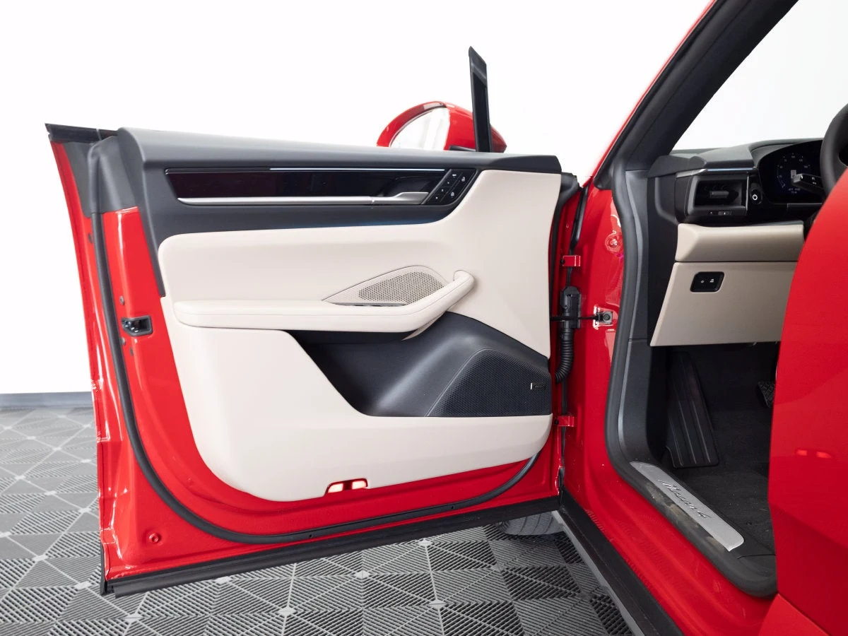 2026 Porsche Macan 4 Electric (XAB), 12/20