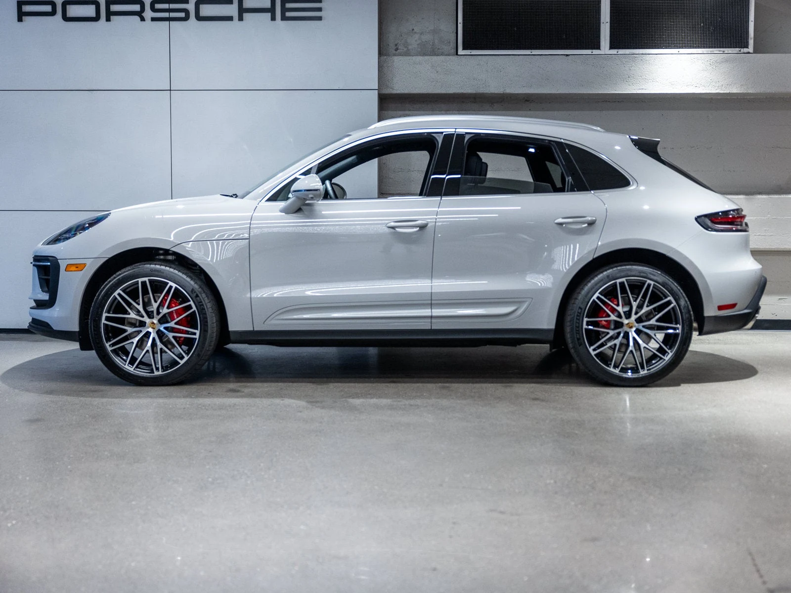 2026 Porsche Macan S (95B), 2/20