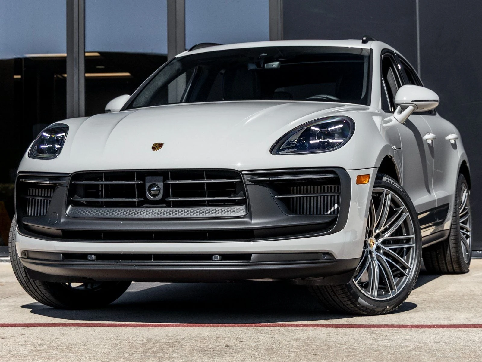 Porsche Macan GTS (95B) · Chalk · Indigo Auto Group