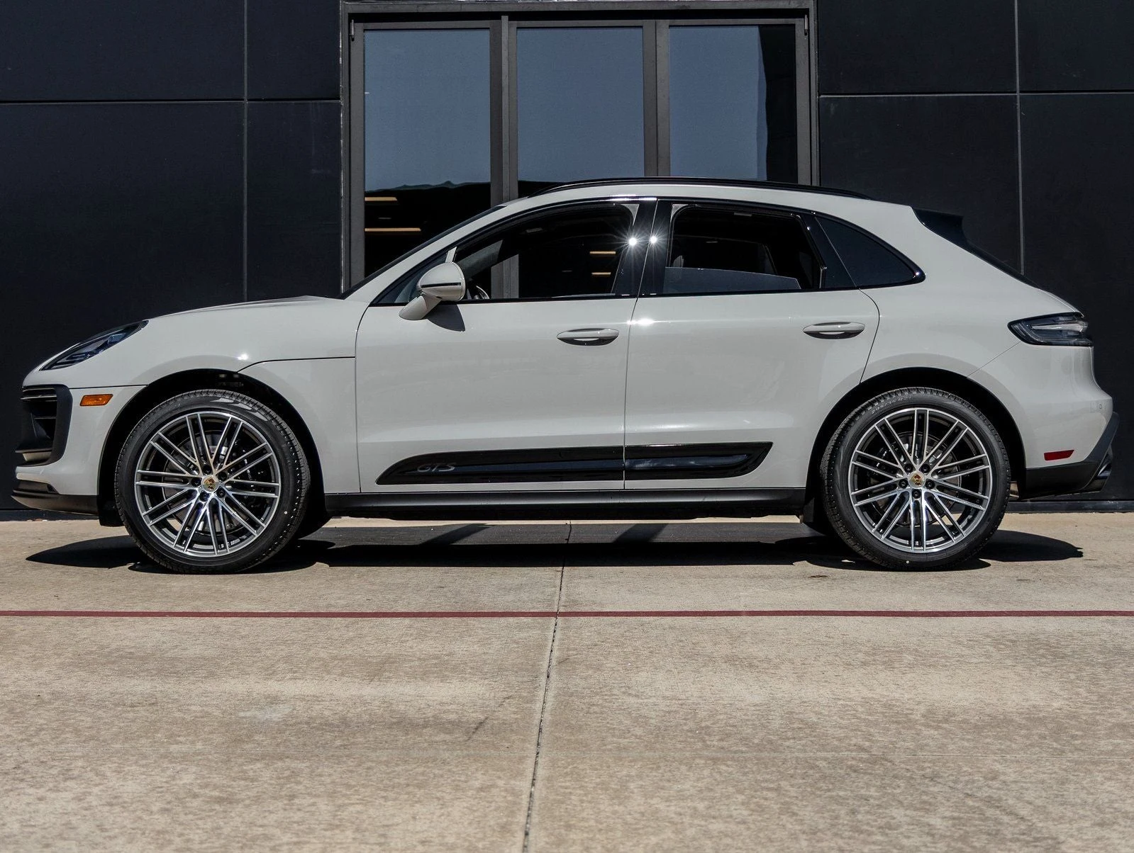 2026 Porsche Macan GTS (95B), 2/20