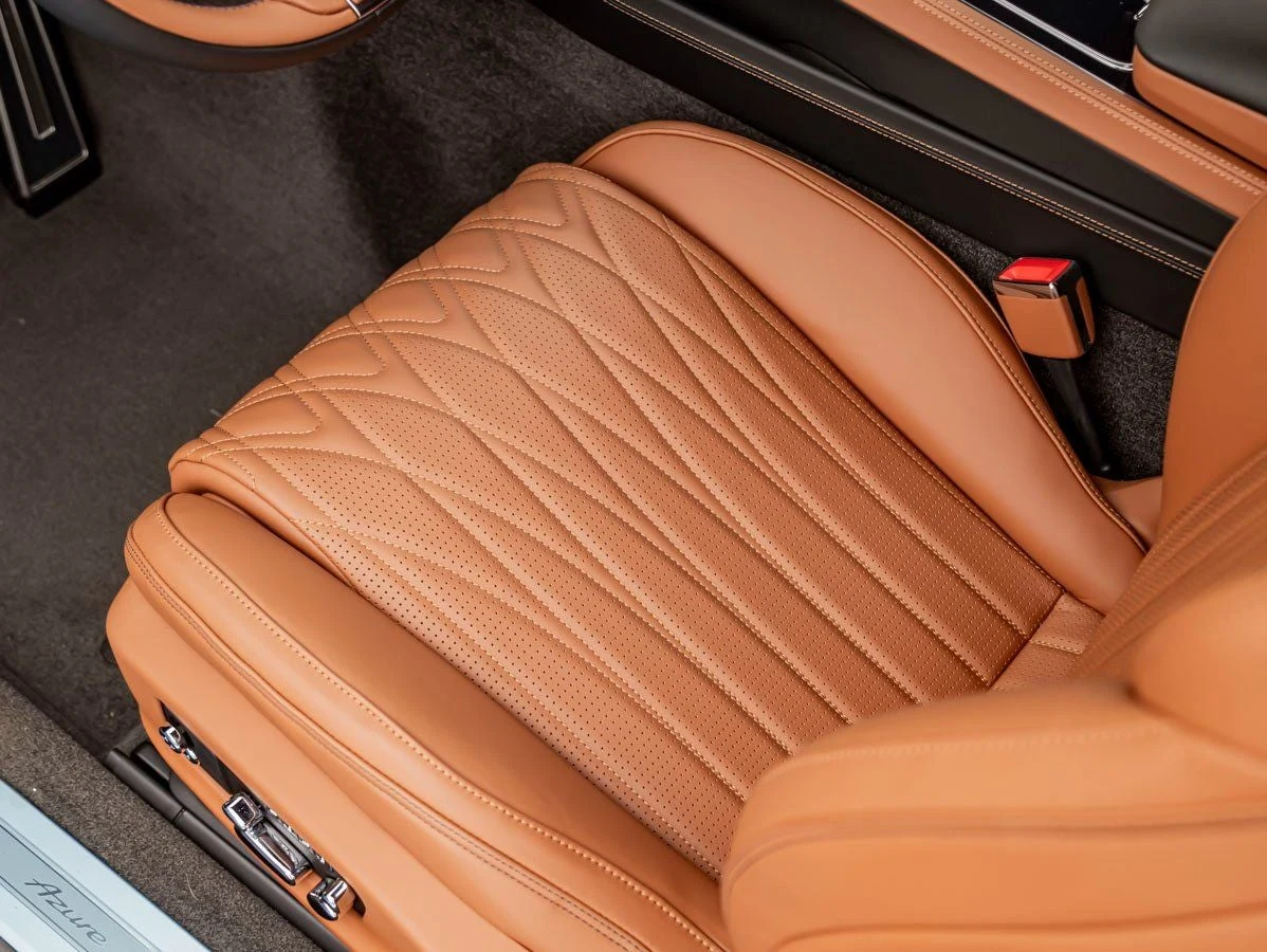 2026 Bentley Continental GTC Azure (4th Generation), 18/20
