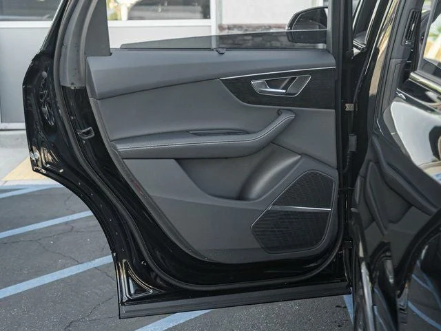 2026 Audi Q7 55 TFSI Premium Plus quattro (4M), 19/20
