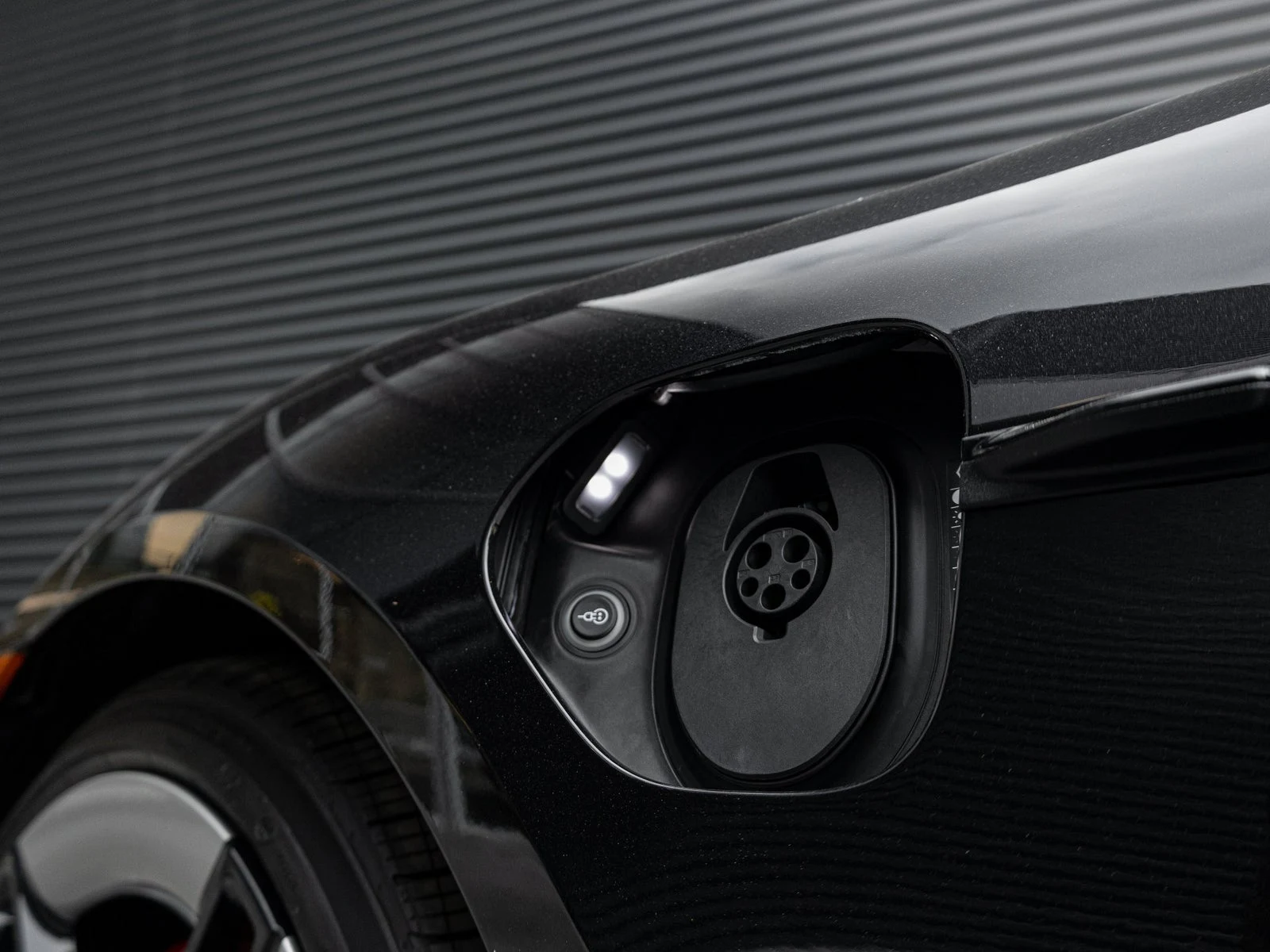 2026 Porsche Taycan 4S Black Edition (2025 Update), 14/20