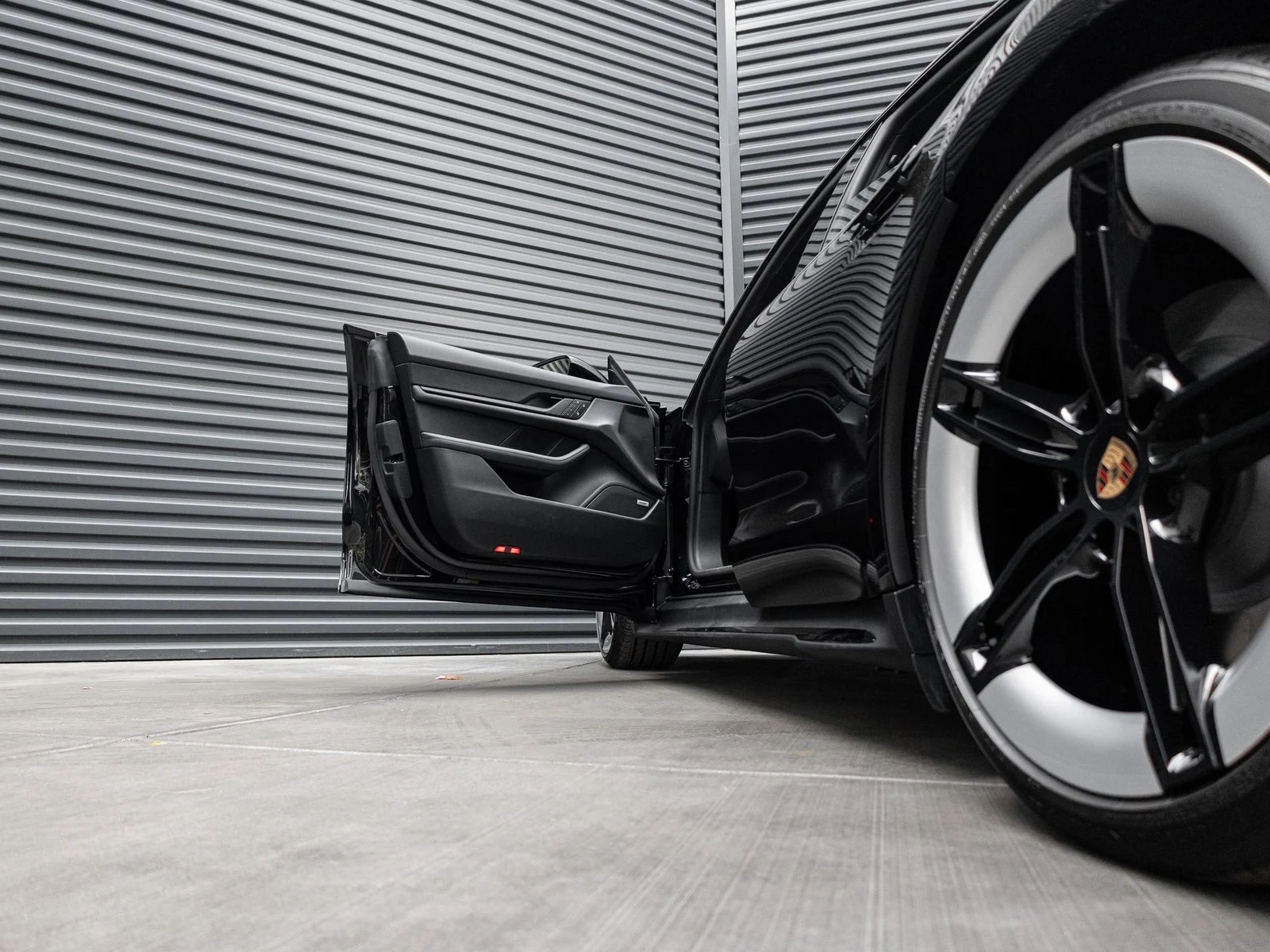 2026 Porsche Taycan 4S Black Edition (2025 Update), 15/20