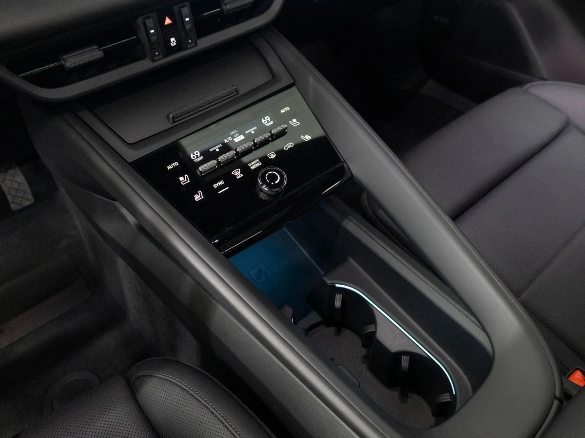 2026 Porsche Macan 4 Electric (XAB), 18/20