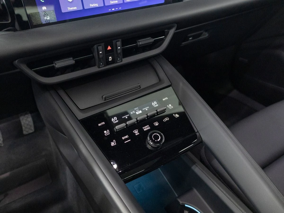 2026 Porsche Macan 4 Electric (XAB), 19/20