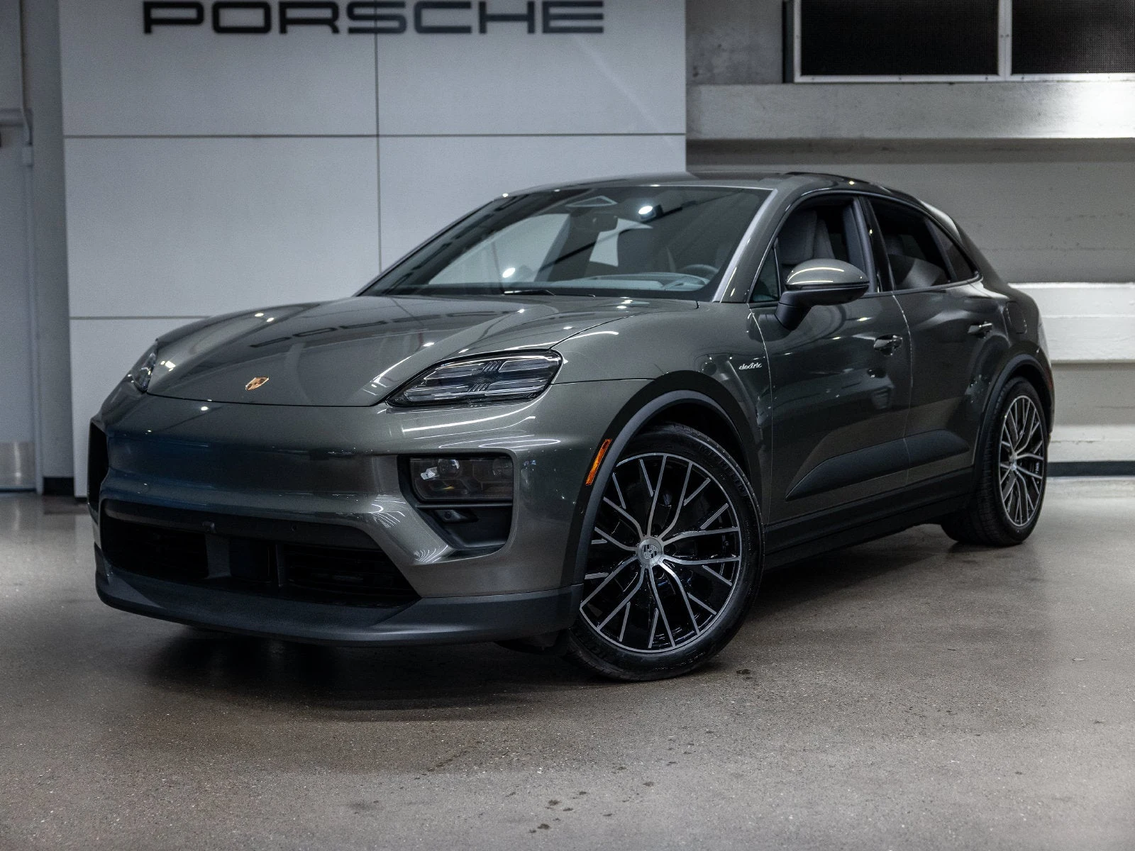 Porsche Macan 4 Electric (XAB) · Aventurine Green Metallic · Indigo Auto Group