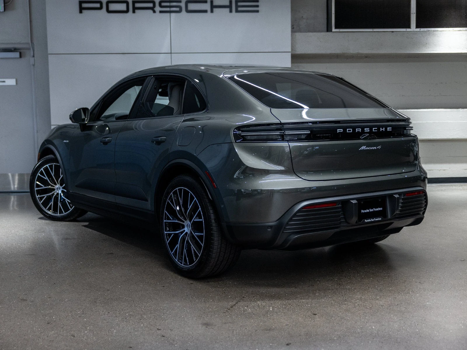 2026 Porsche Macan 4 Electric (XAB), 3/20