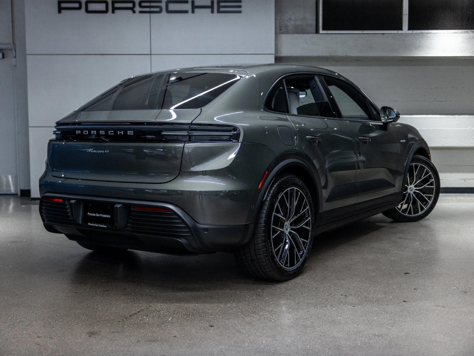 2026 Porsche Macan 4 Electric (XAB), 8/20