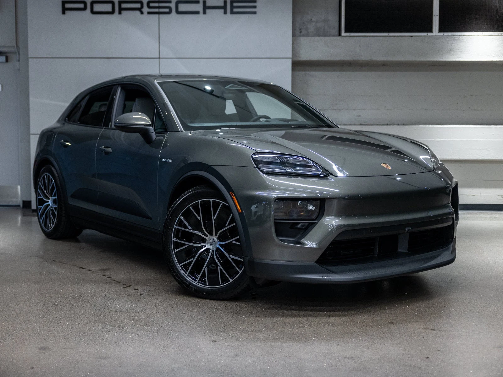 2026 Porsche Macan 4 Electric (XAB), 10/20