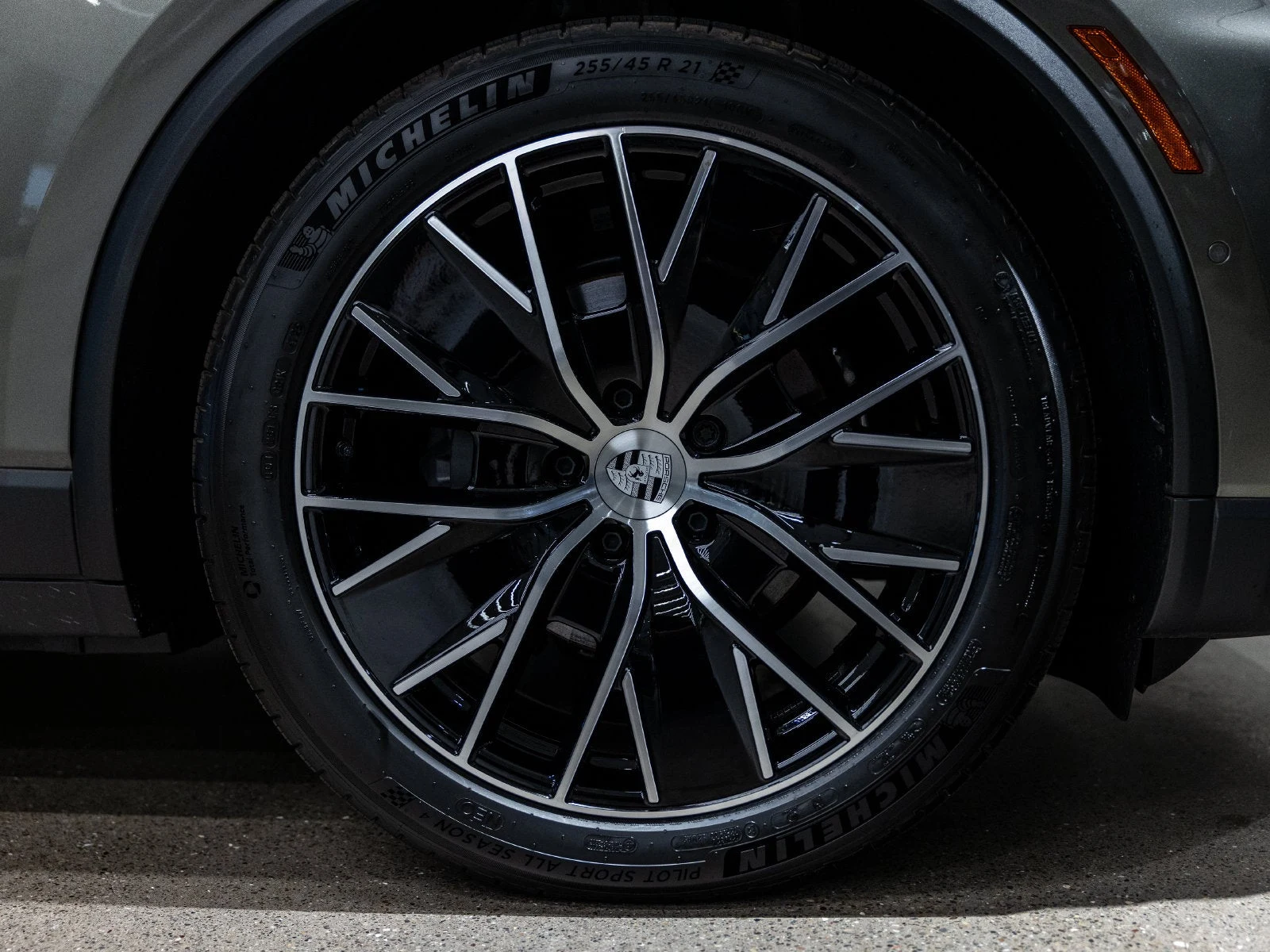 2026 Porsche Macan 4 Electric (XAB), 20/20