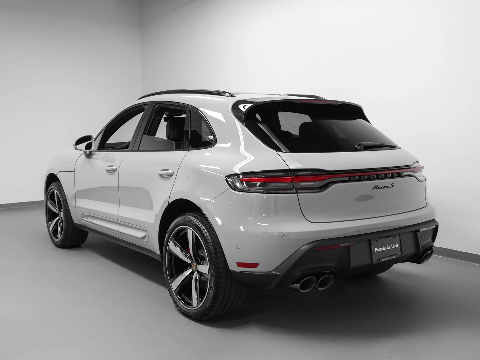 2026 Porsche Macan S (95B), 3/20