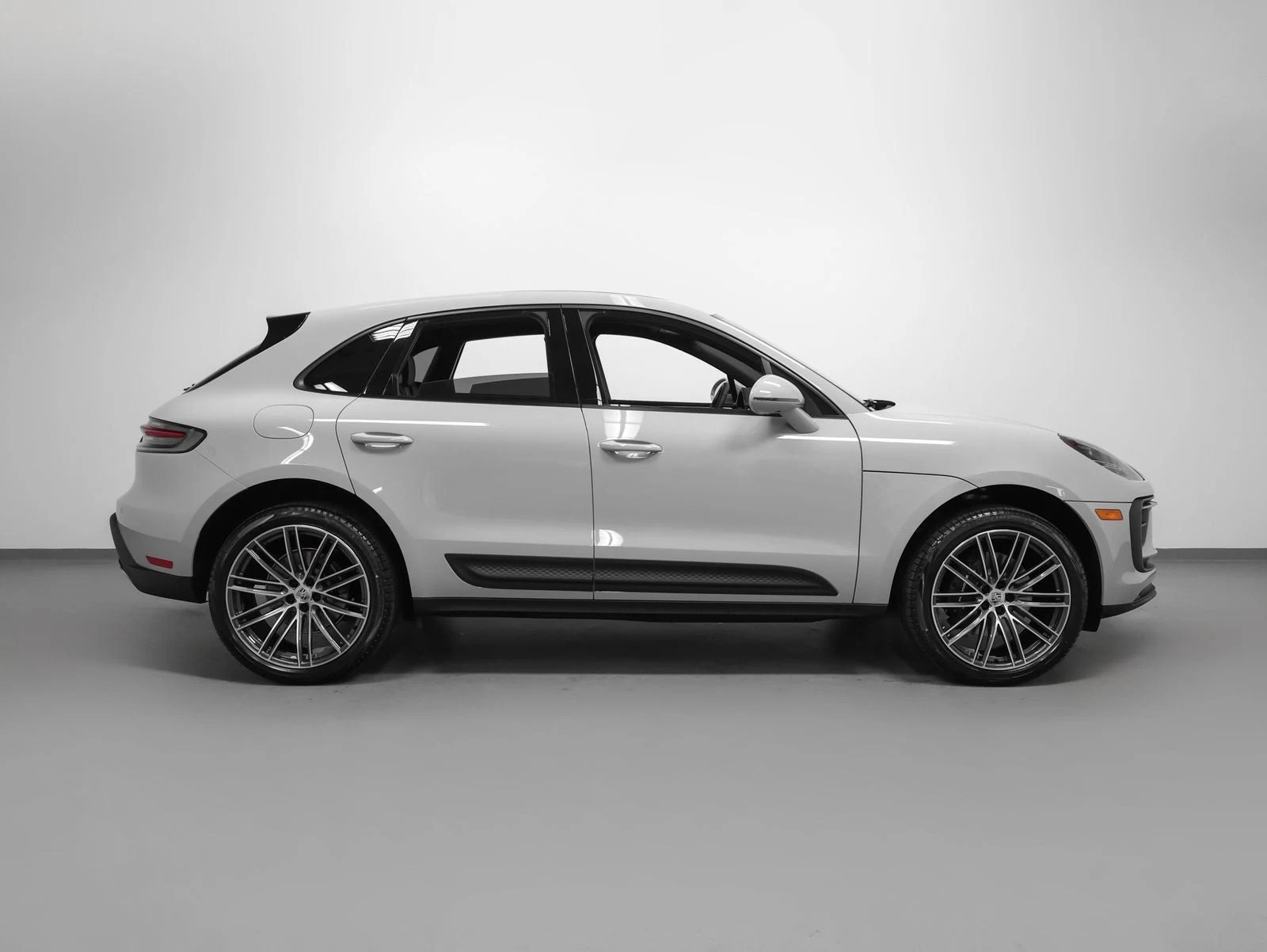 2026 Porsche Macan (95B), 13/20