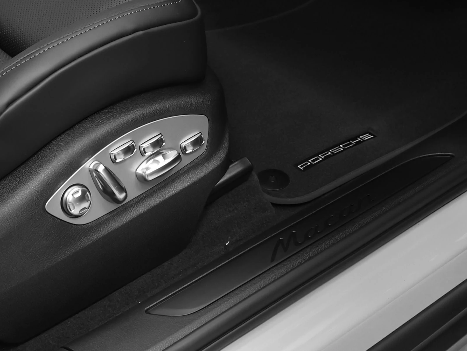 2026 Porsche Macan (95B), 19/20