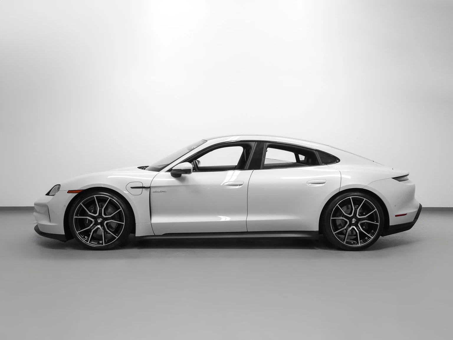 2026 Porsche Taycan 4 Sedan (2025 Update), 2/20