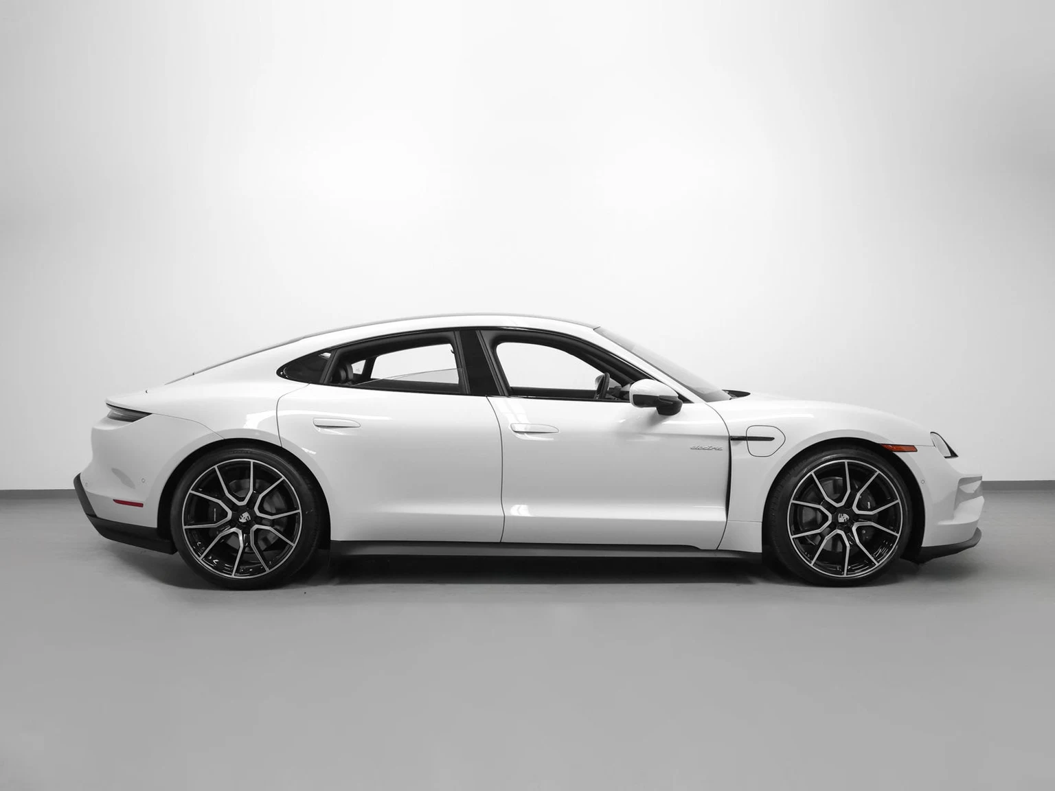 2026 Porsche Taycan 4 Sedan (2025 Update), 13/20