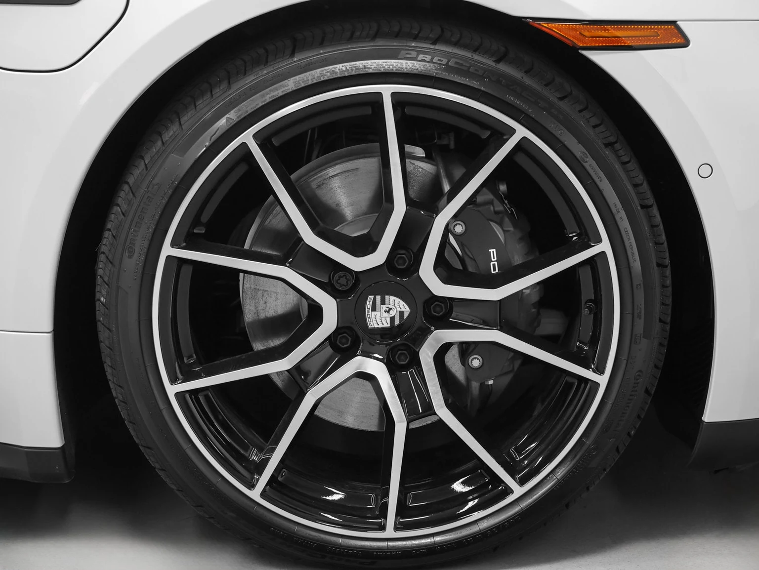 2026 Porsche Taycan 4 Sedan (2025 Update), 16/20