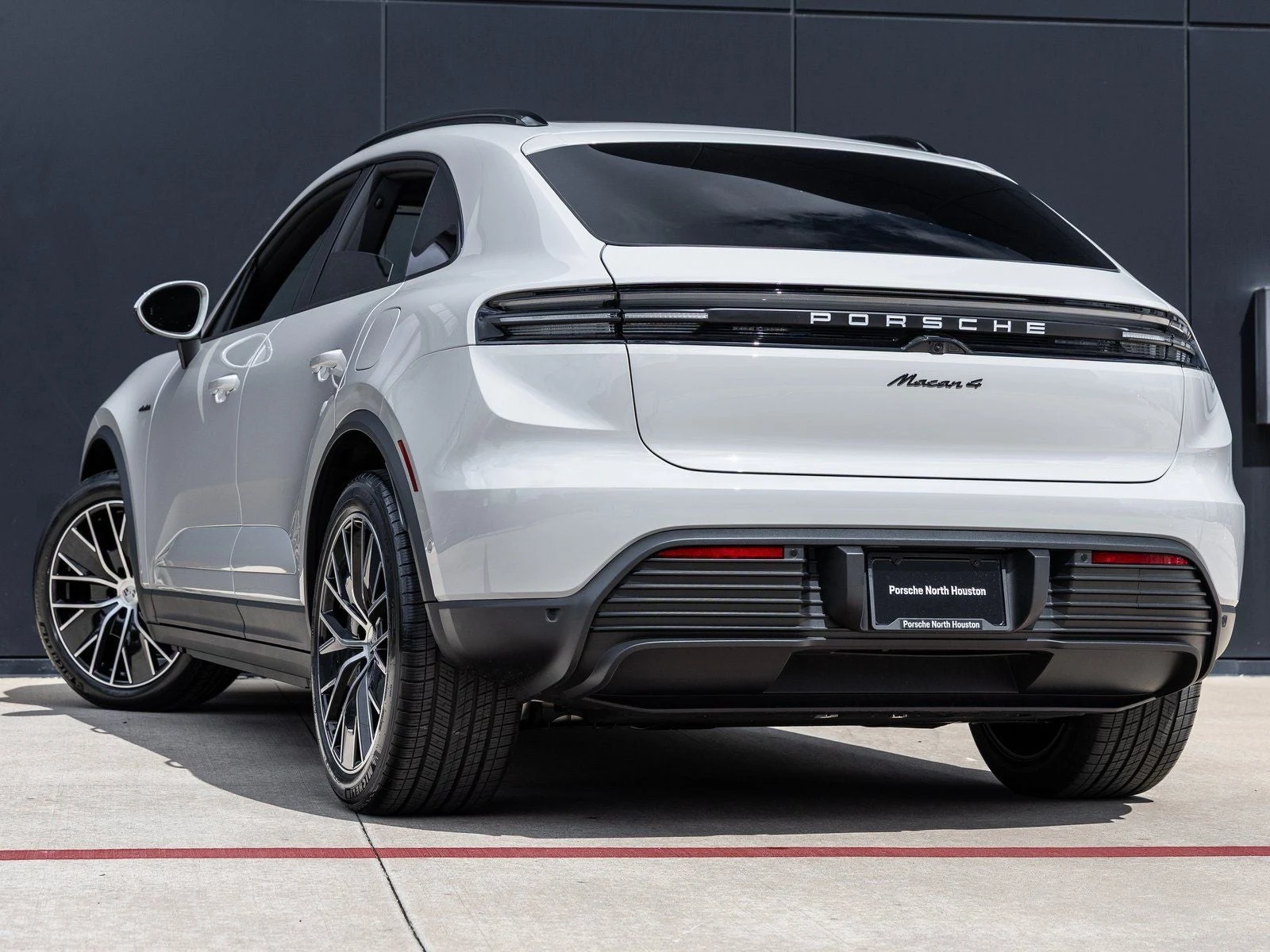 2026 Porsche Macan 4 Electric (XAB), 3/20
