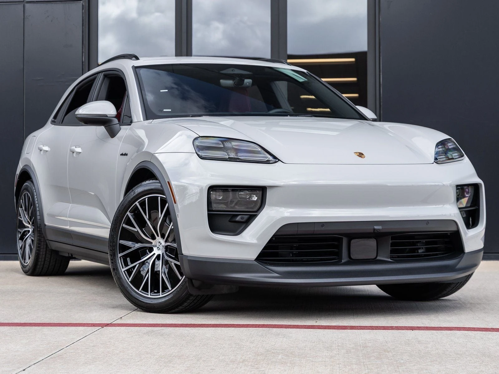 2026 Porsche Macan 4 Electric (XAB), 6/20