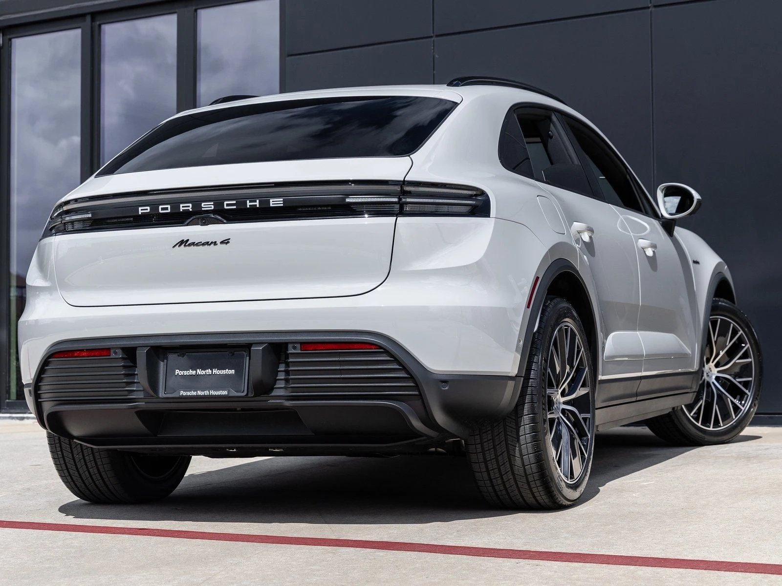 2026 Porsche Macan 4 Electric (XAB), 11/20