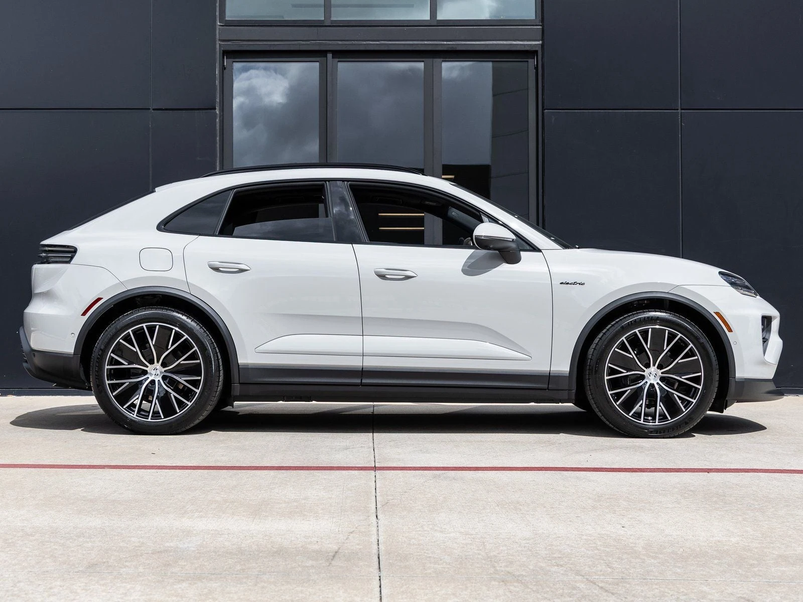 2026 Porsche Macan 4 Electric (XAB), 12/20