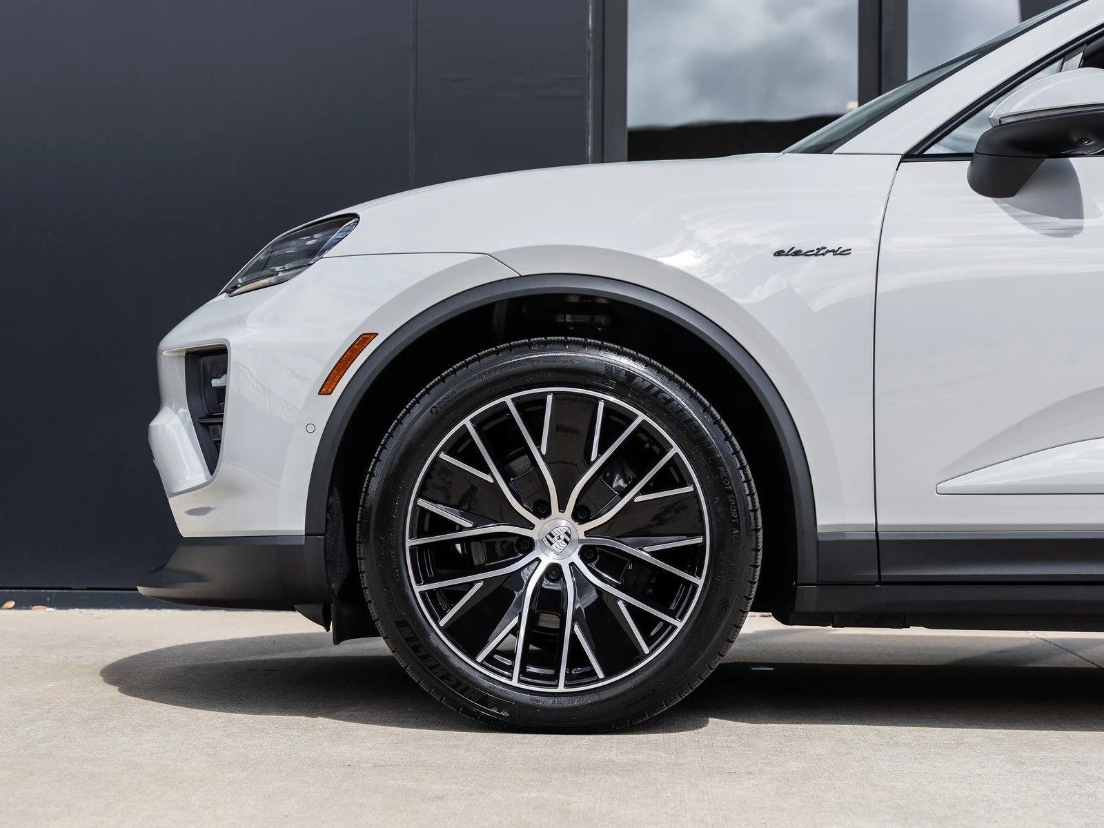 2026 Porsche Macan 4 Electric (XAB), 13/20