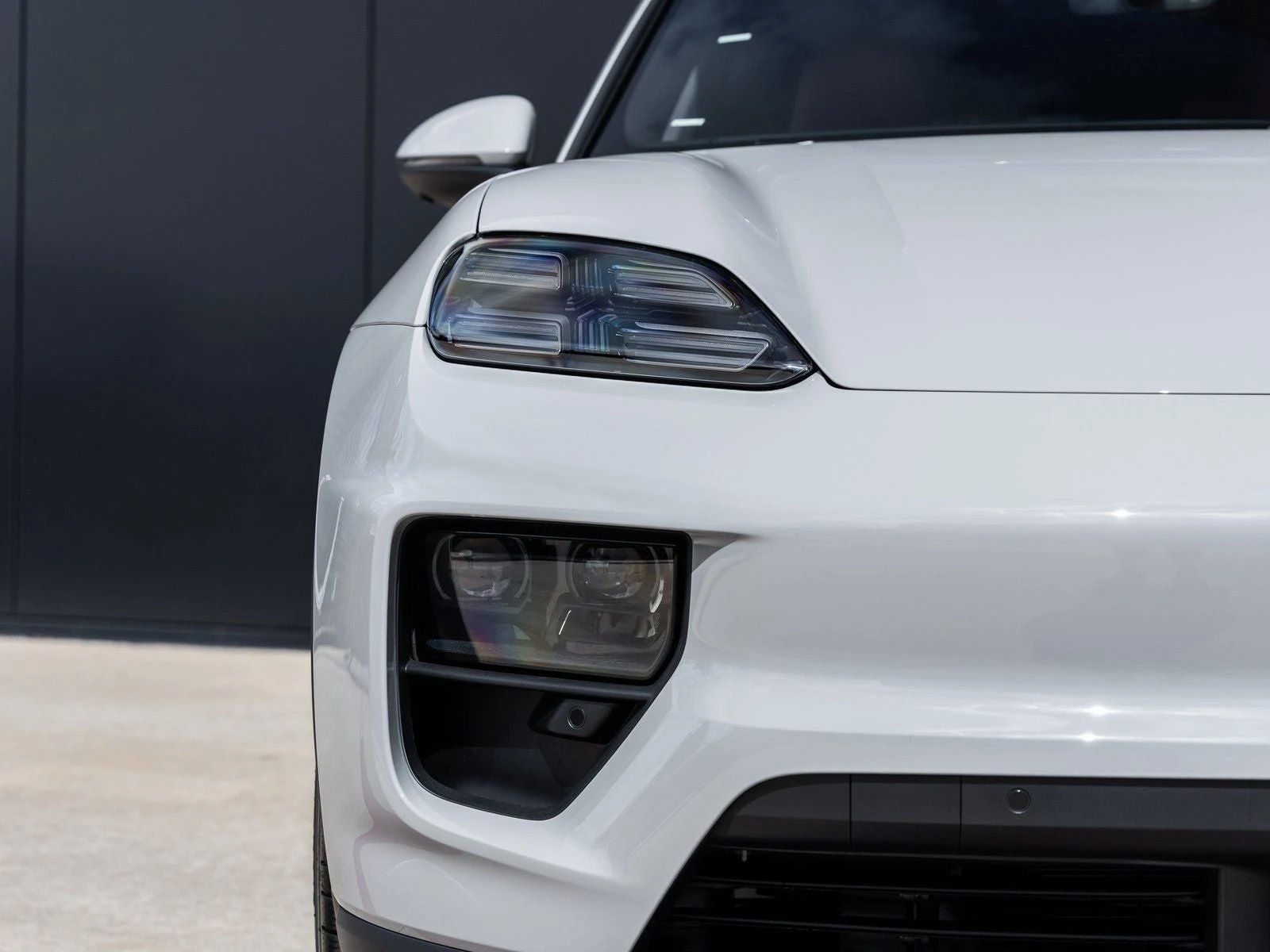 2026 Porsche Macan 4 Electric (XAB), 19/20