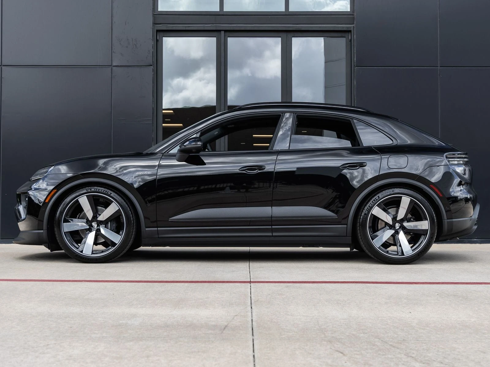 2026 Porsche Macan Electric (XAB), 2/20