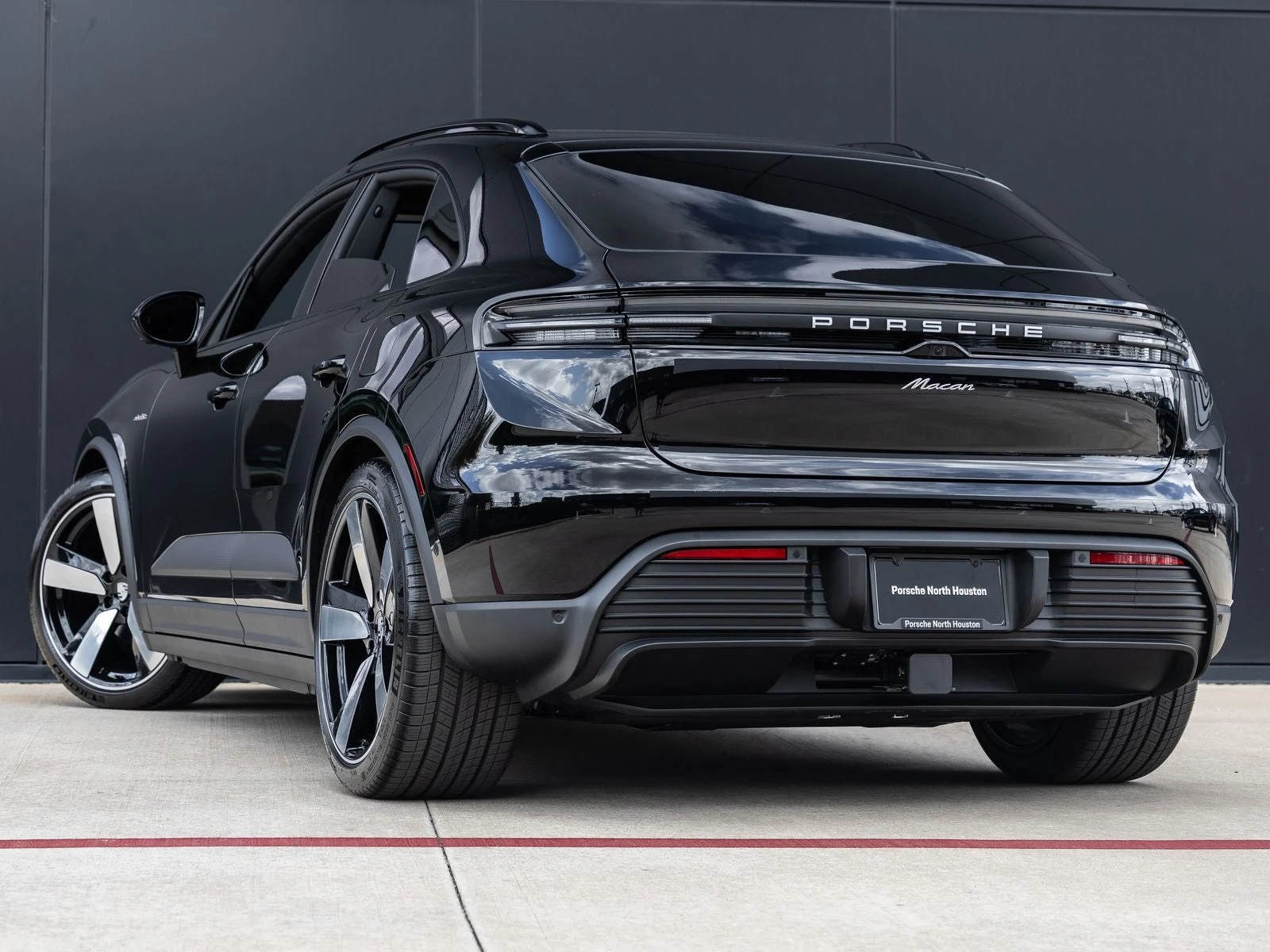 2026 Porsche Macan Electric (XAB), 3/20