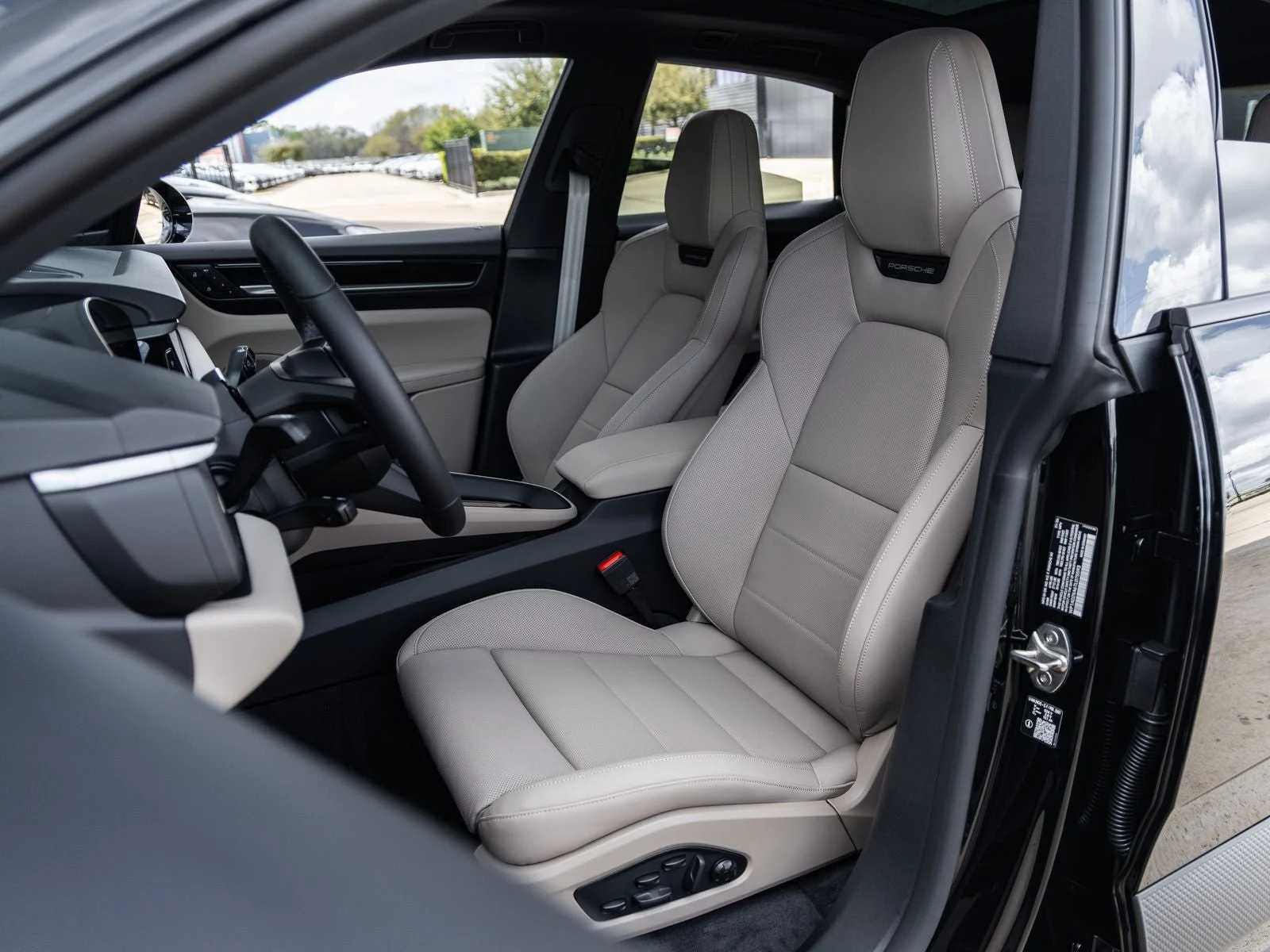 2026 Porsche Macan Electric (XAB), 5/20
