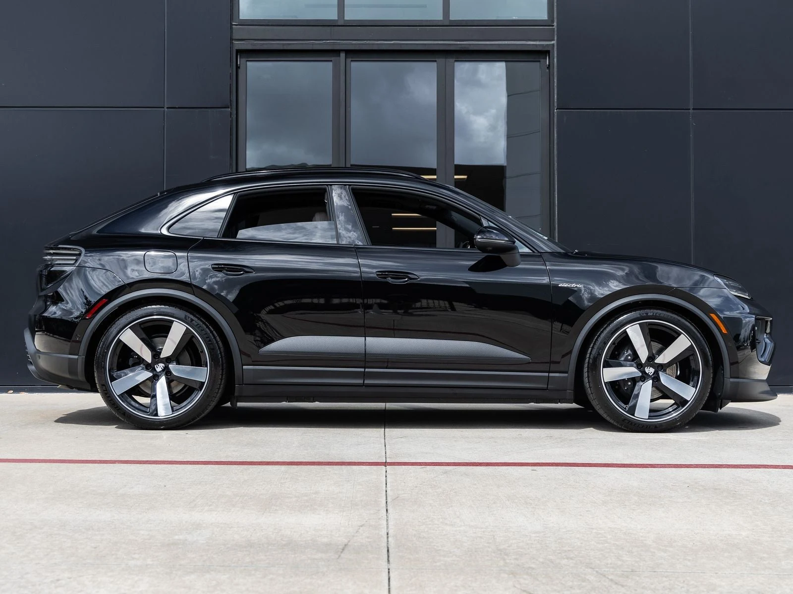 2026 Porsche Macan Electric (XAB), 12/20