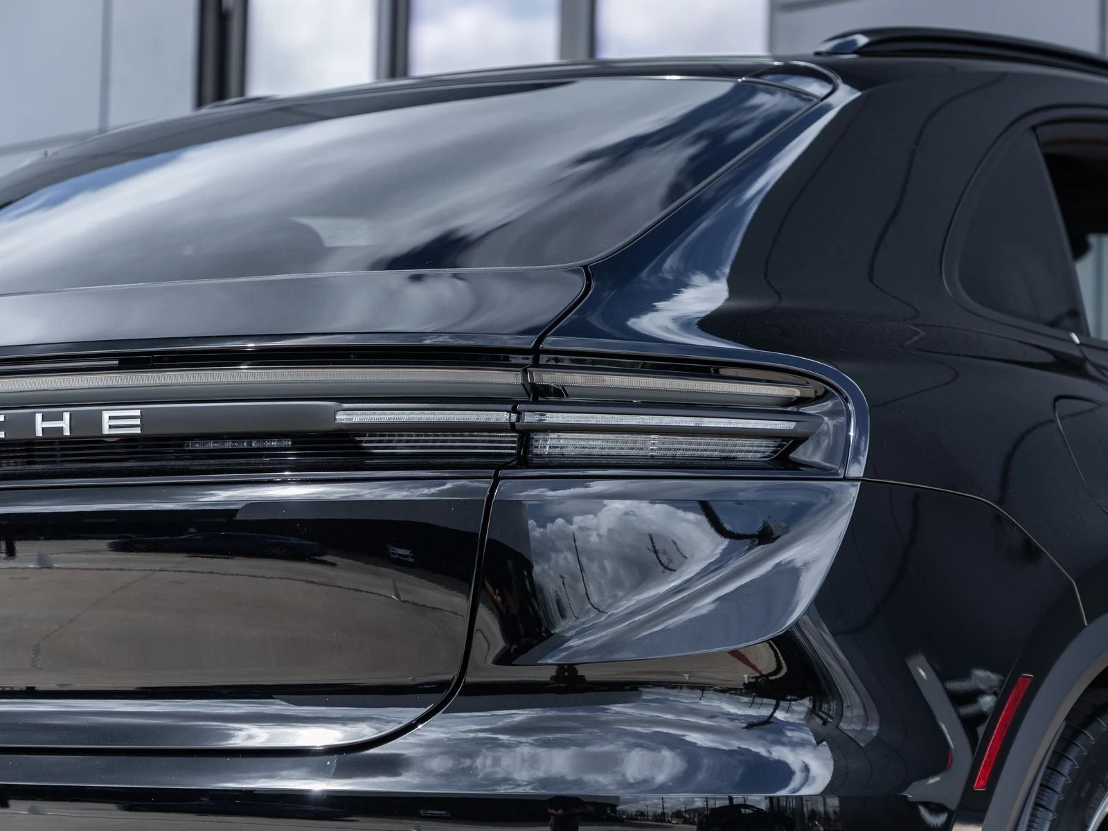2026 Porsche Macan Electric (XAB), 16/20