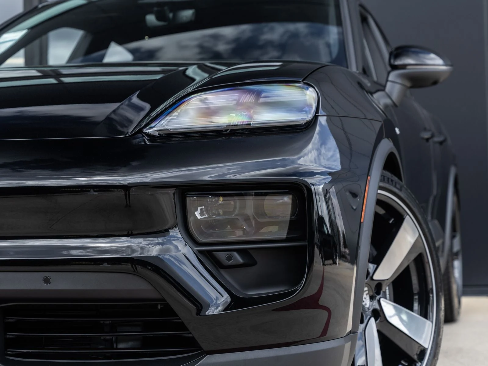 2026 Porsche Macan Electric (XAB), 17/20