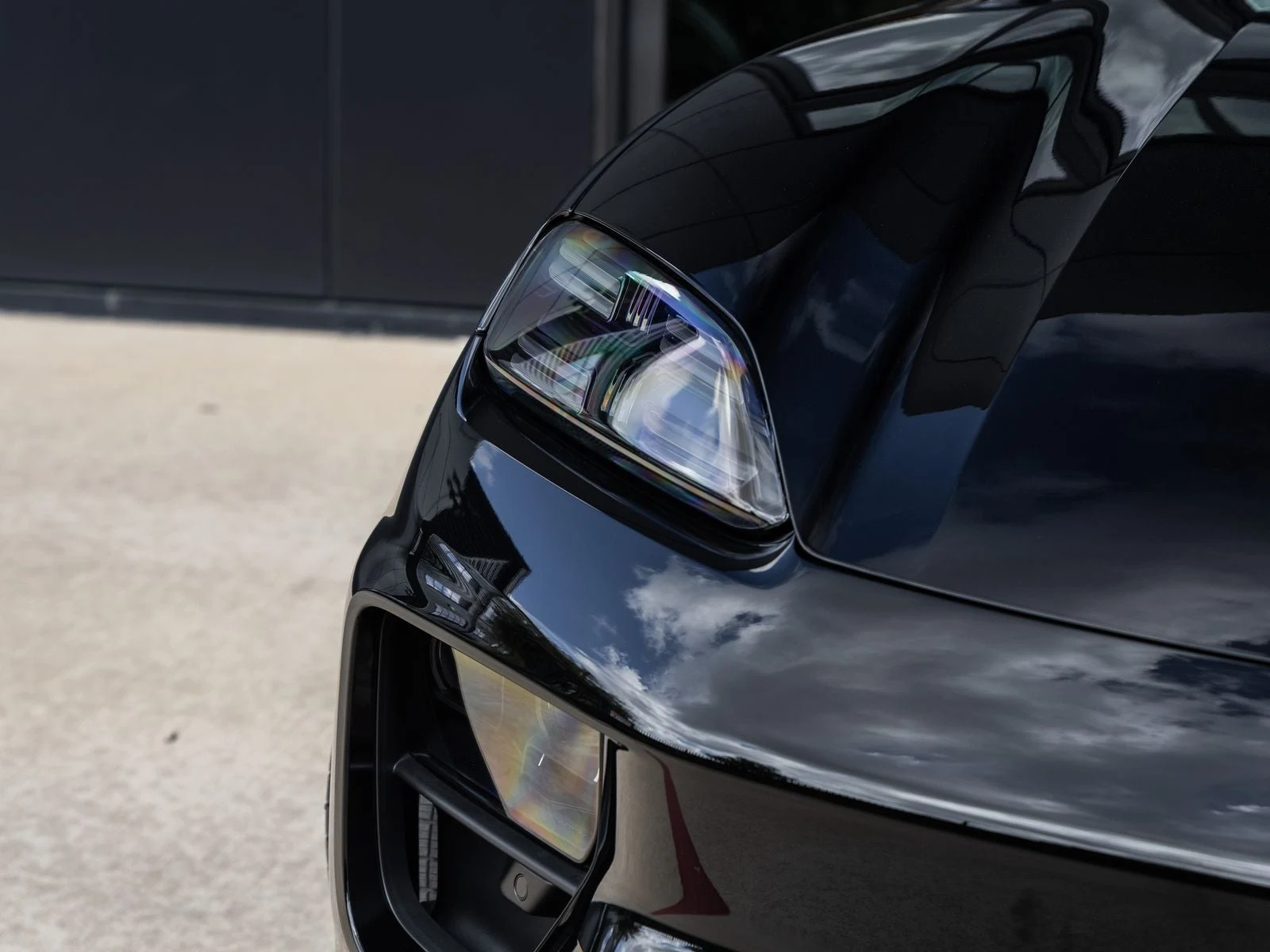 2026 Porsche Macan Electric (XAB), 18/20