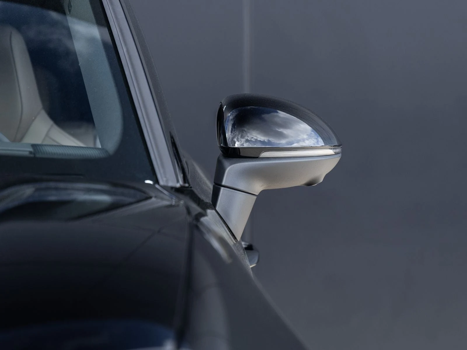 2026 Porsche Macan Electric (XAB), 19/20