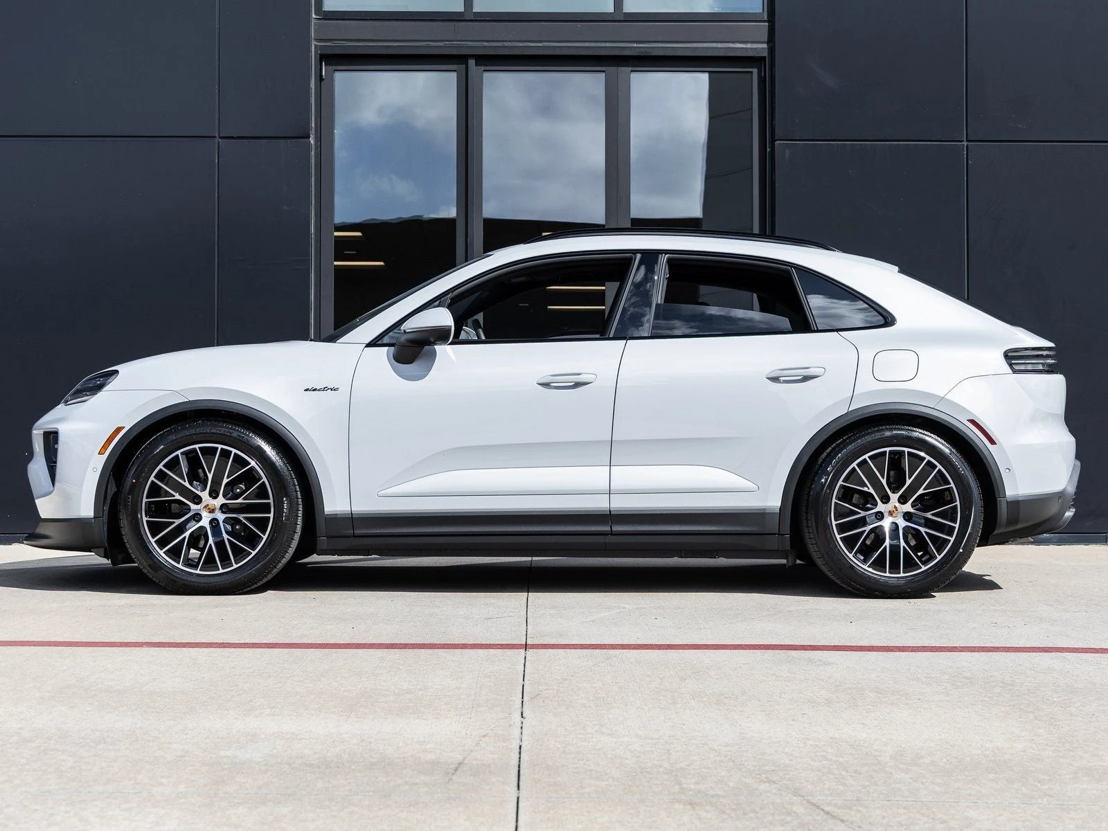 2026 Porsche Macan 4 Electric (XAB), 2/20