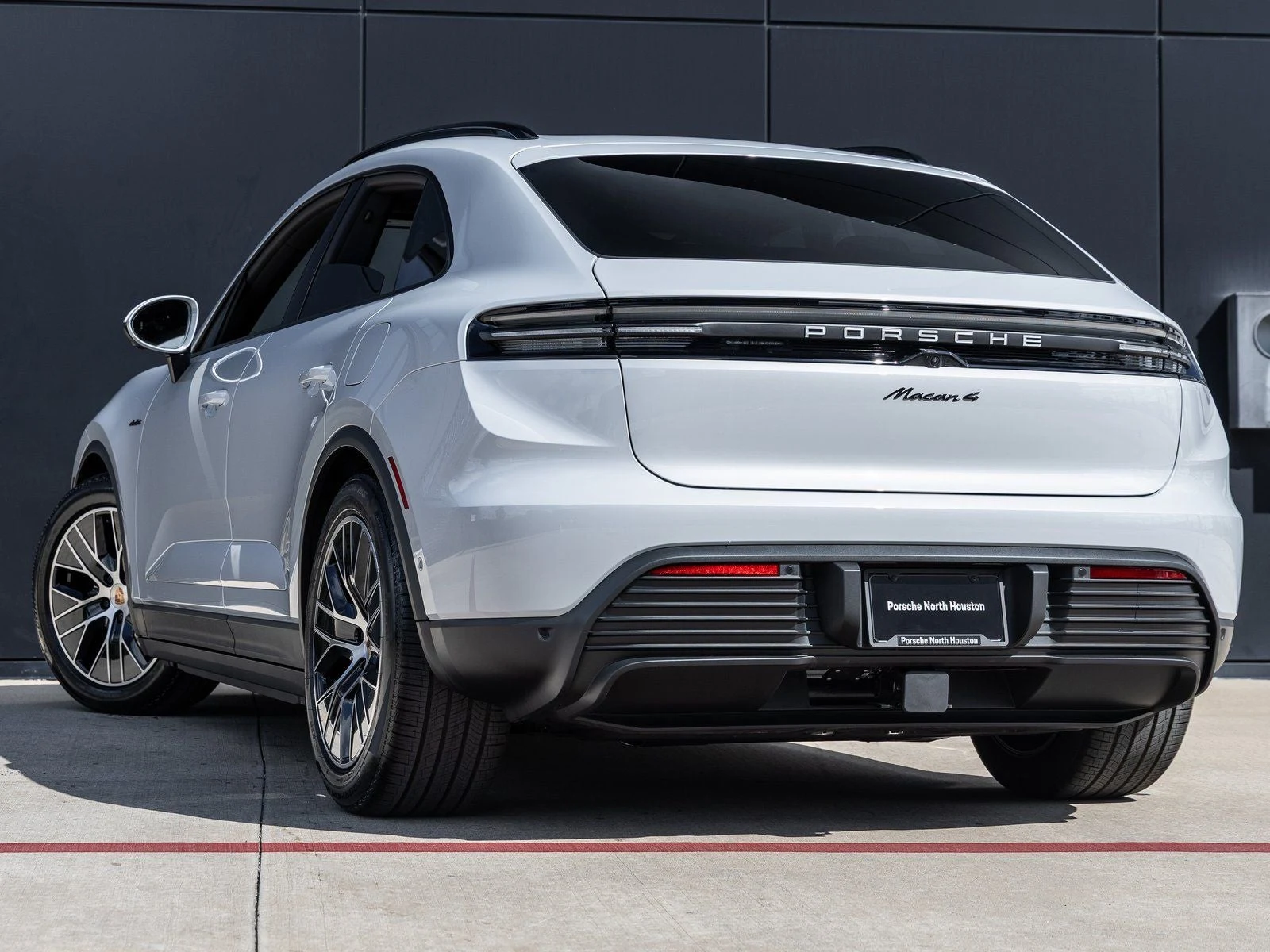 2026 Porsche Macan 4 Electric (XAB), 3/20