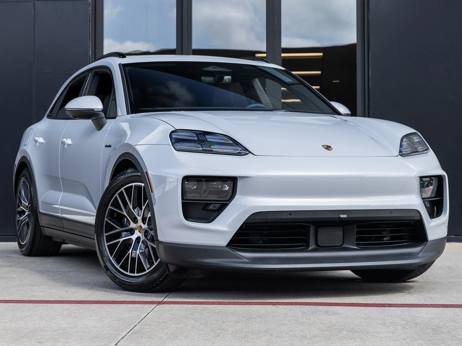 2026 Porsche Macan 4 Electric (XAB), 6/20