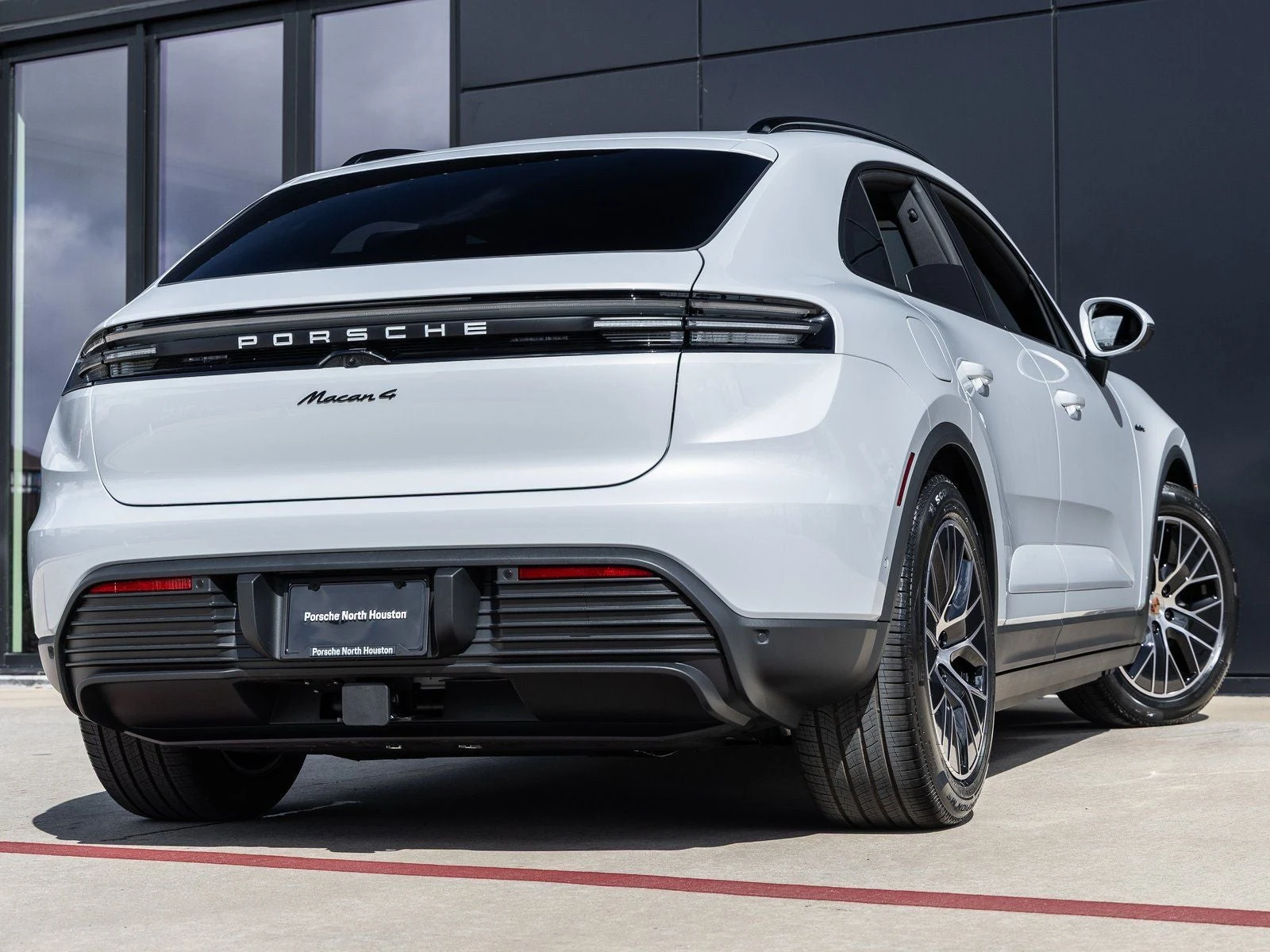 2026 Porsche Macan 4 Electric (XAB), 11/20