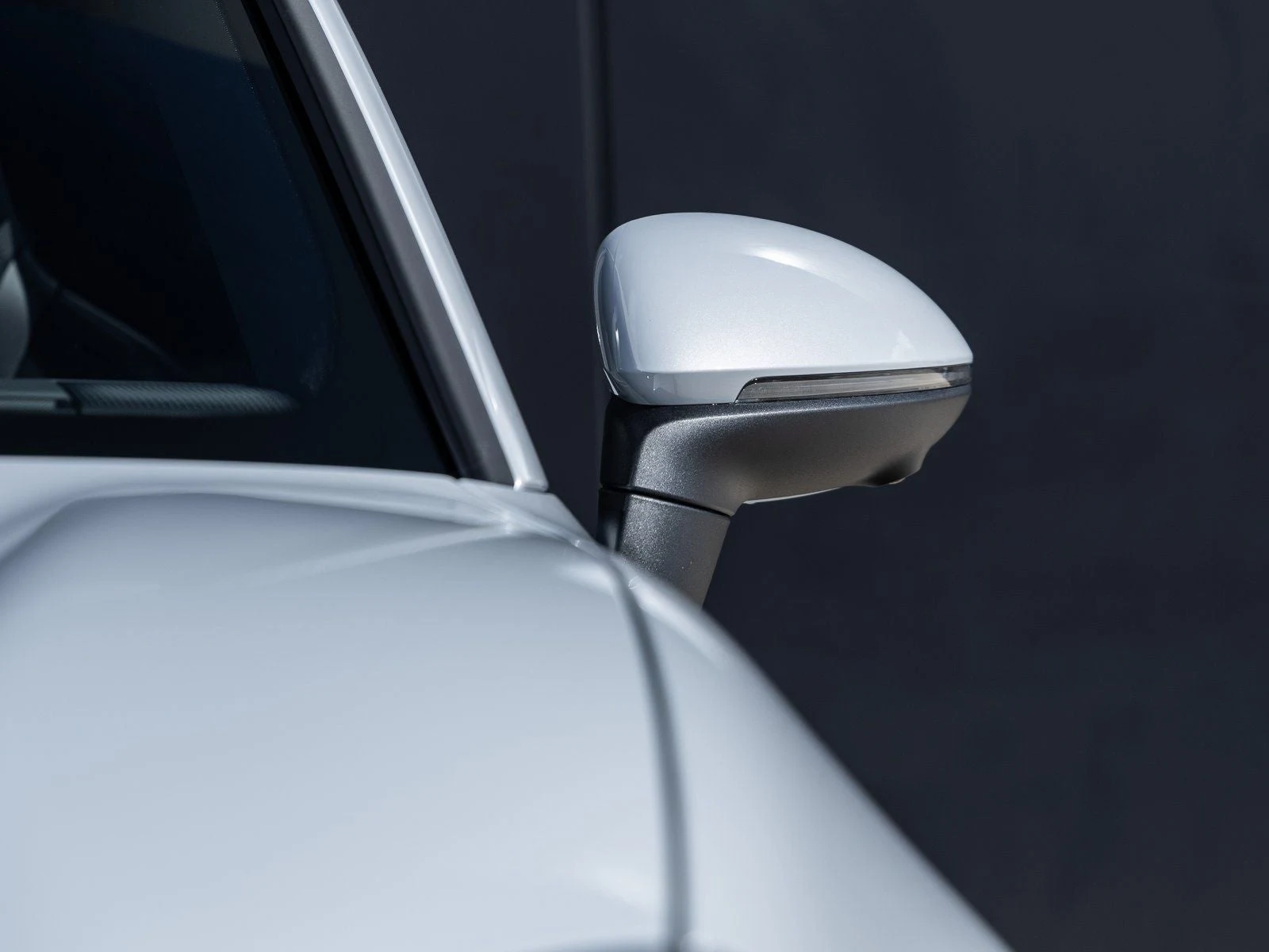 2026 Porsche Macan 4 Electric (XAB), 18/20