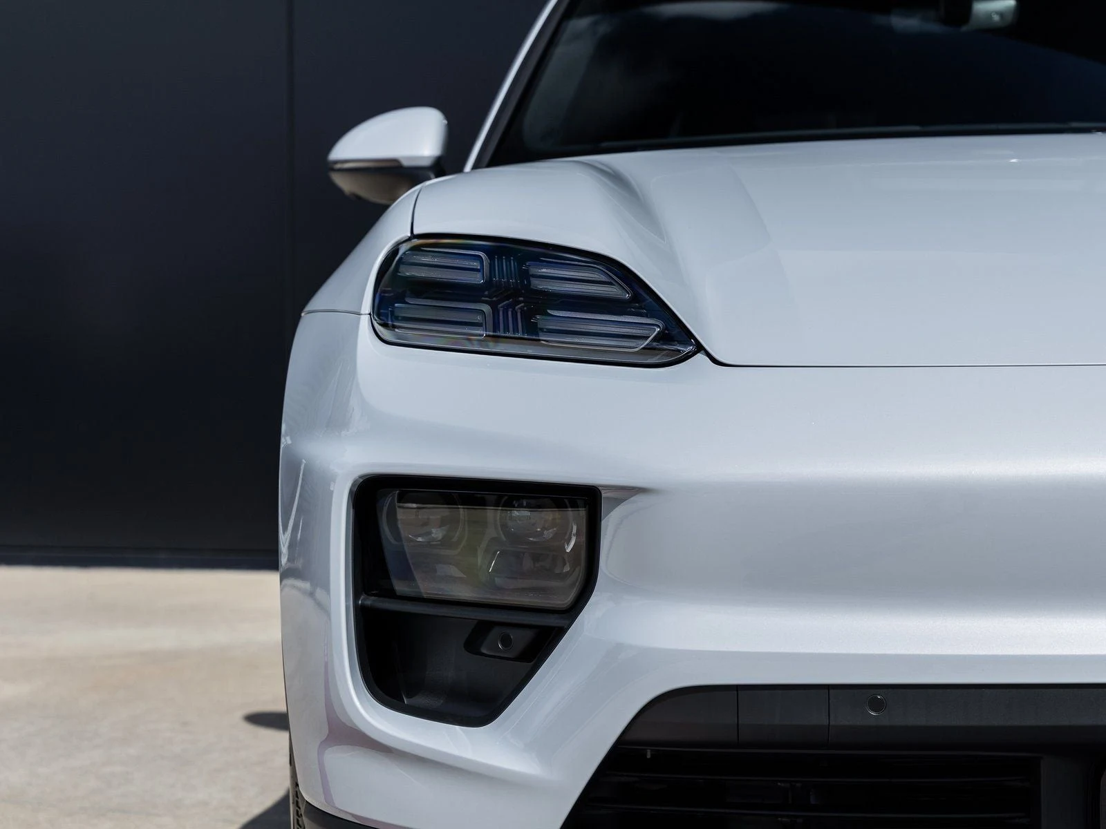 2026 Porsche Macan 4 Electric (XAB), 19/20
